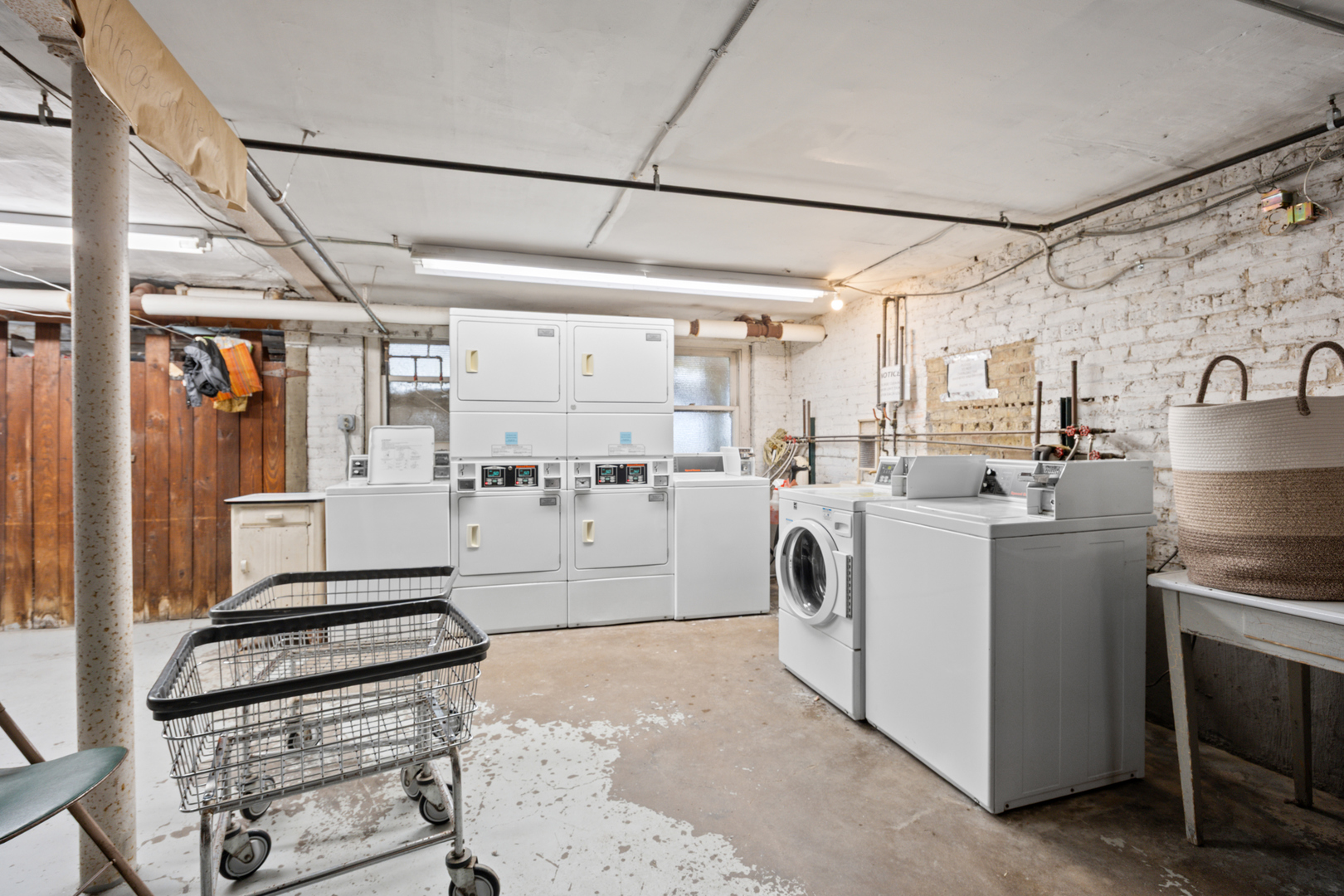 1221 West Jarvis Avenue Chicago IL 60626