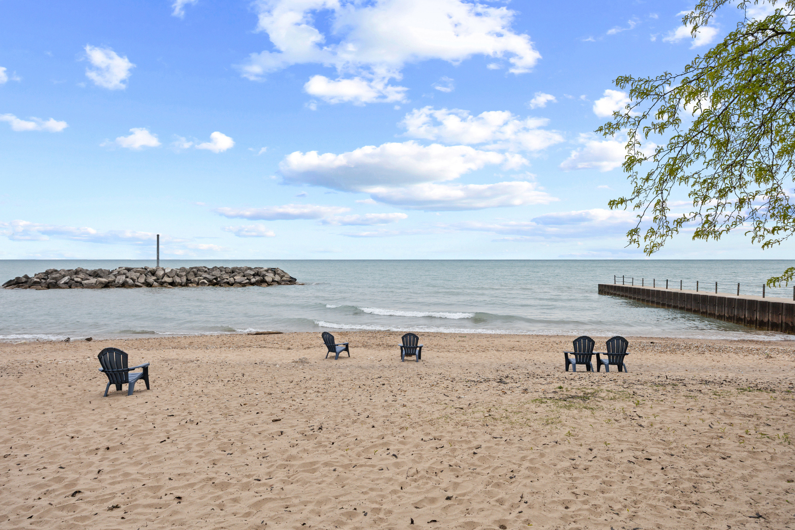 1221 West Jarvis Avenue Chicago IL 60626