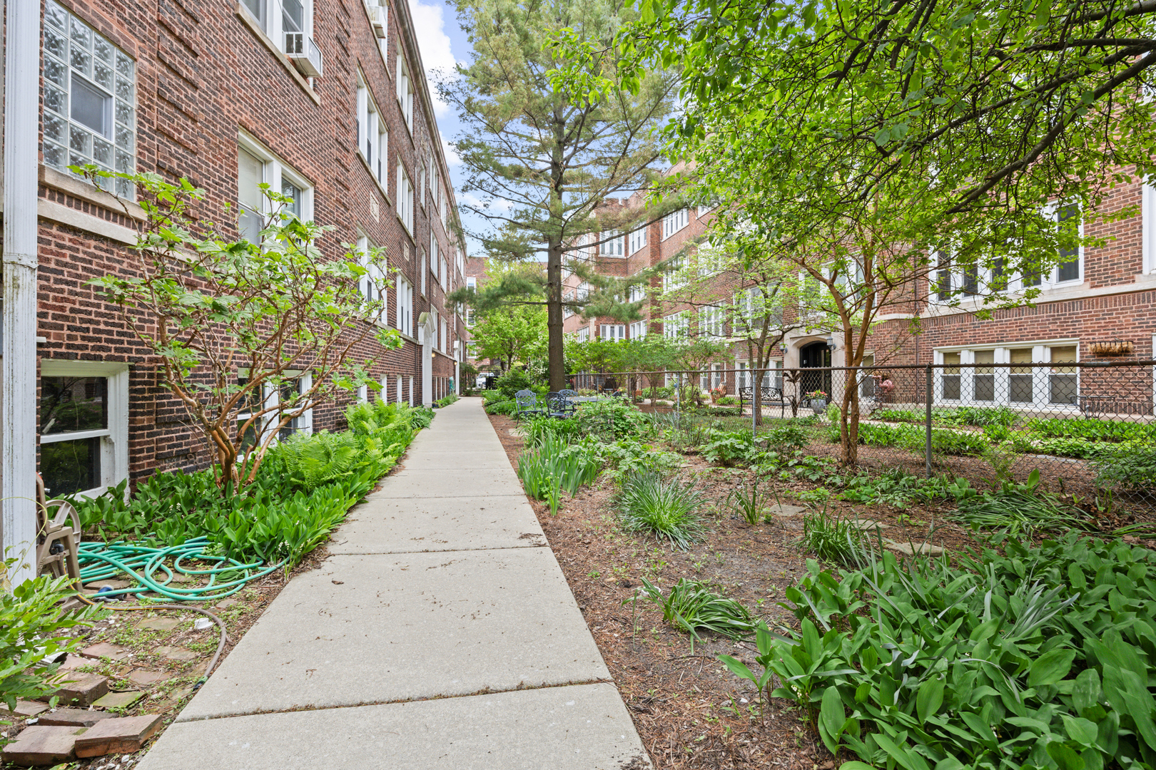 1221 West Jarvis Avenue Chicago IL 60626