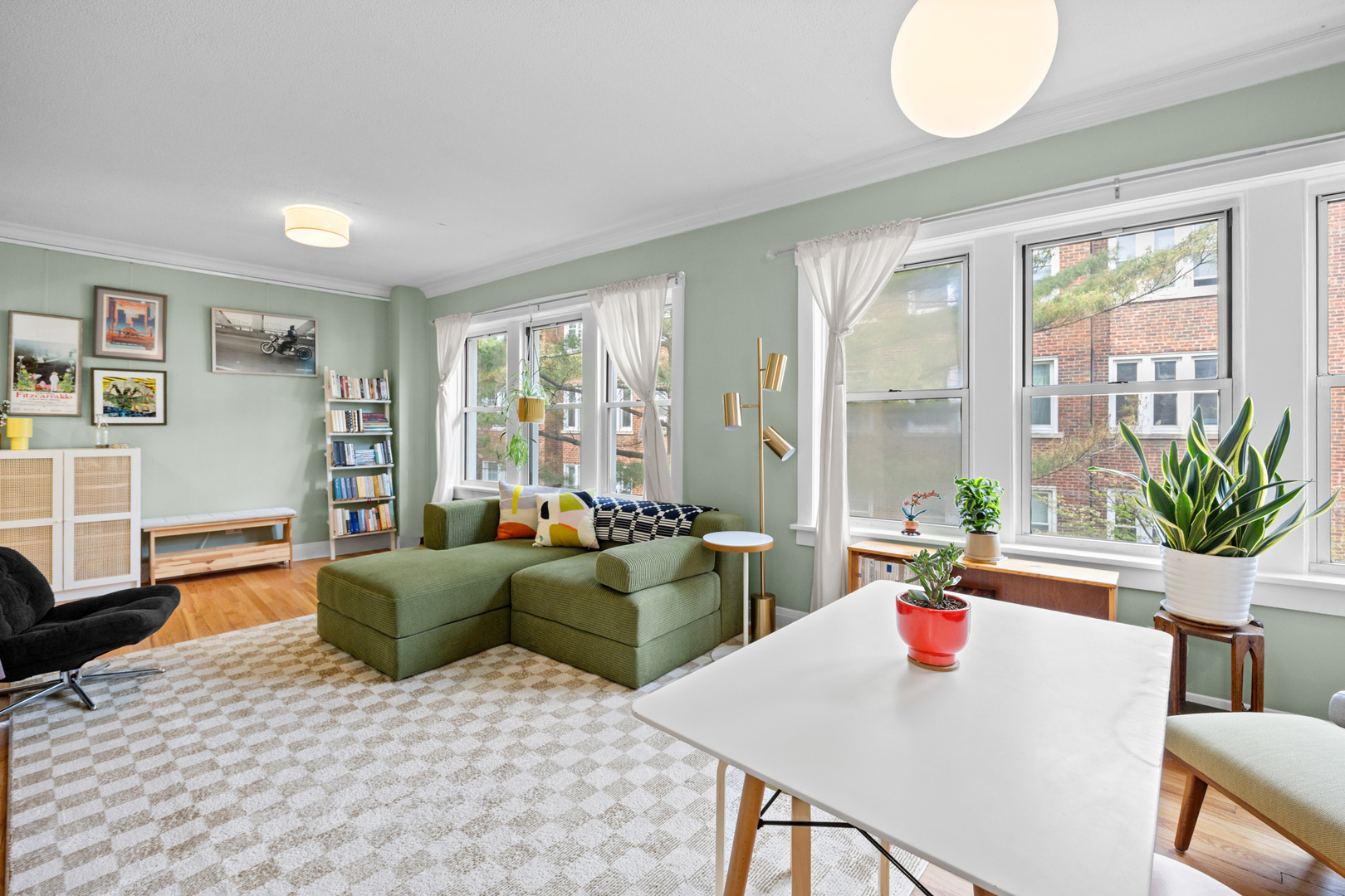 1221 West Jarvis Avenue Chicago IL 60626