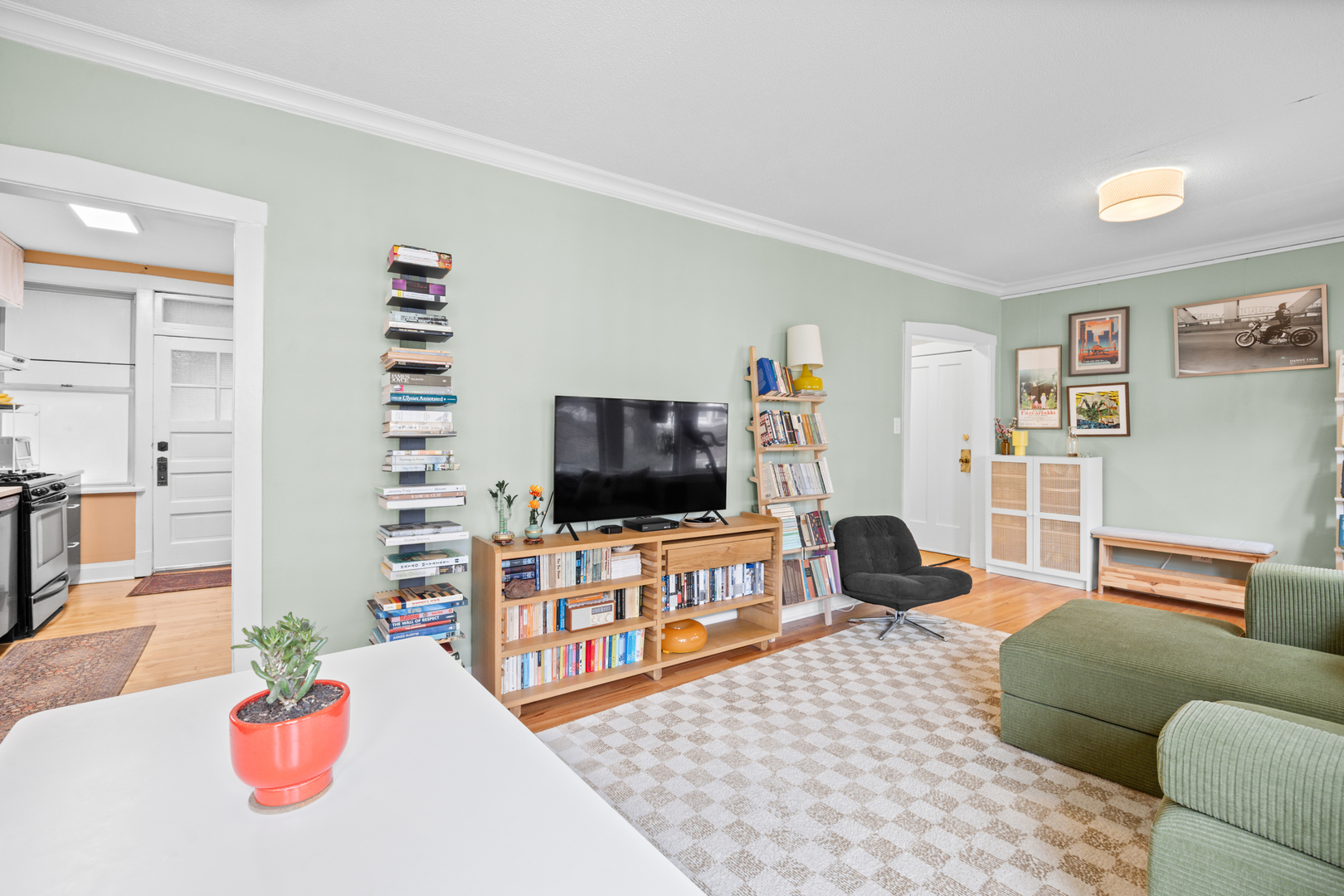 1221 West Jarvis Avenue Chicago IL 60626
