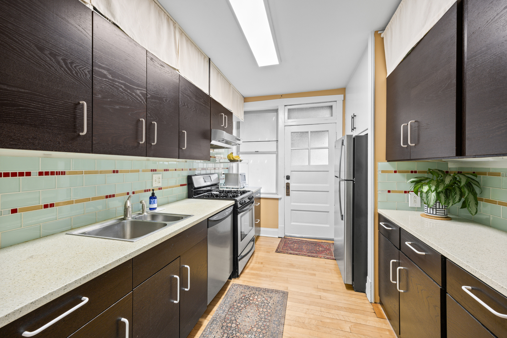 1221 West Jarvis Avenue Chicago IL 60626
