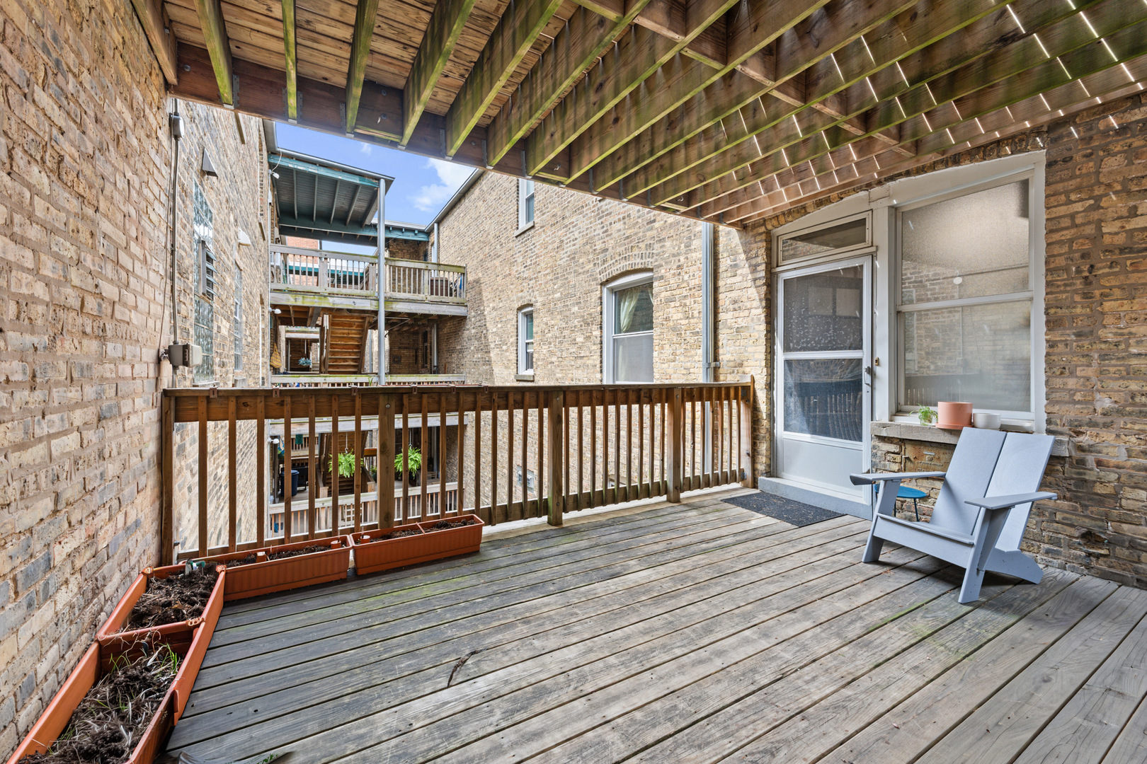 1221 West Jarvis Avenue Chicago IL 60626