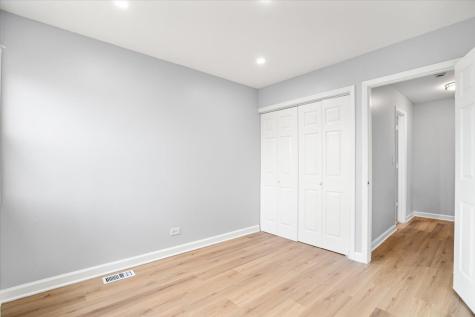 1182 East Barberry Lane Palatine IL 60074