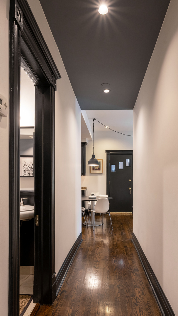 808 West Buckingham Place Chicago IL 60657