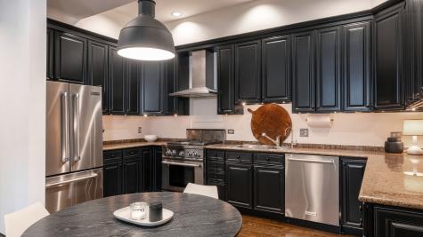 808 West Buckingham Place Chicago IL 60657