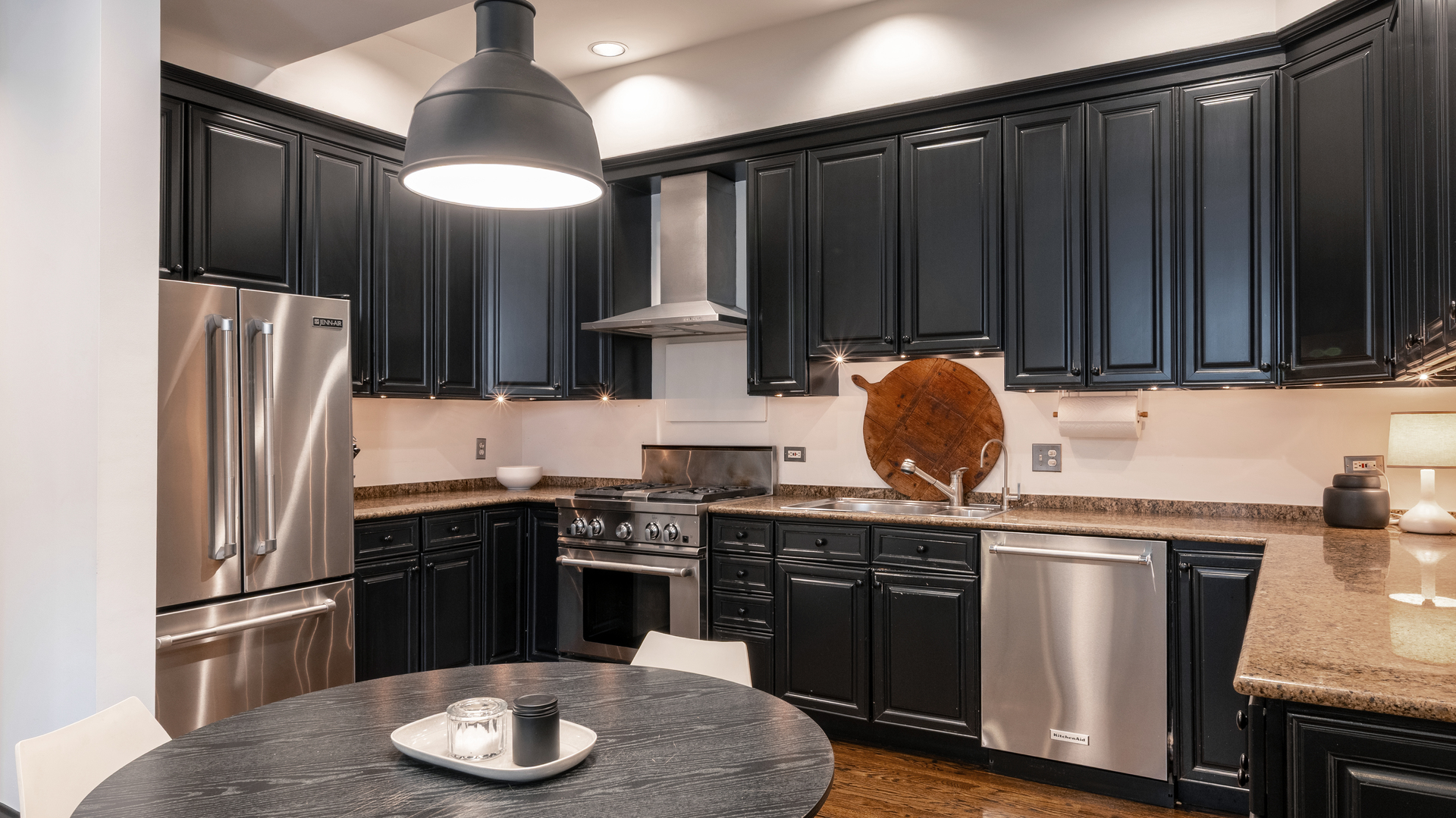 808 West Buckingham Place Chicago IL 60657