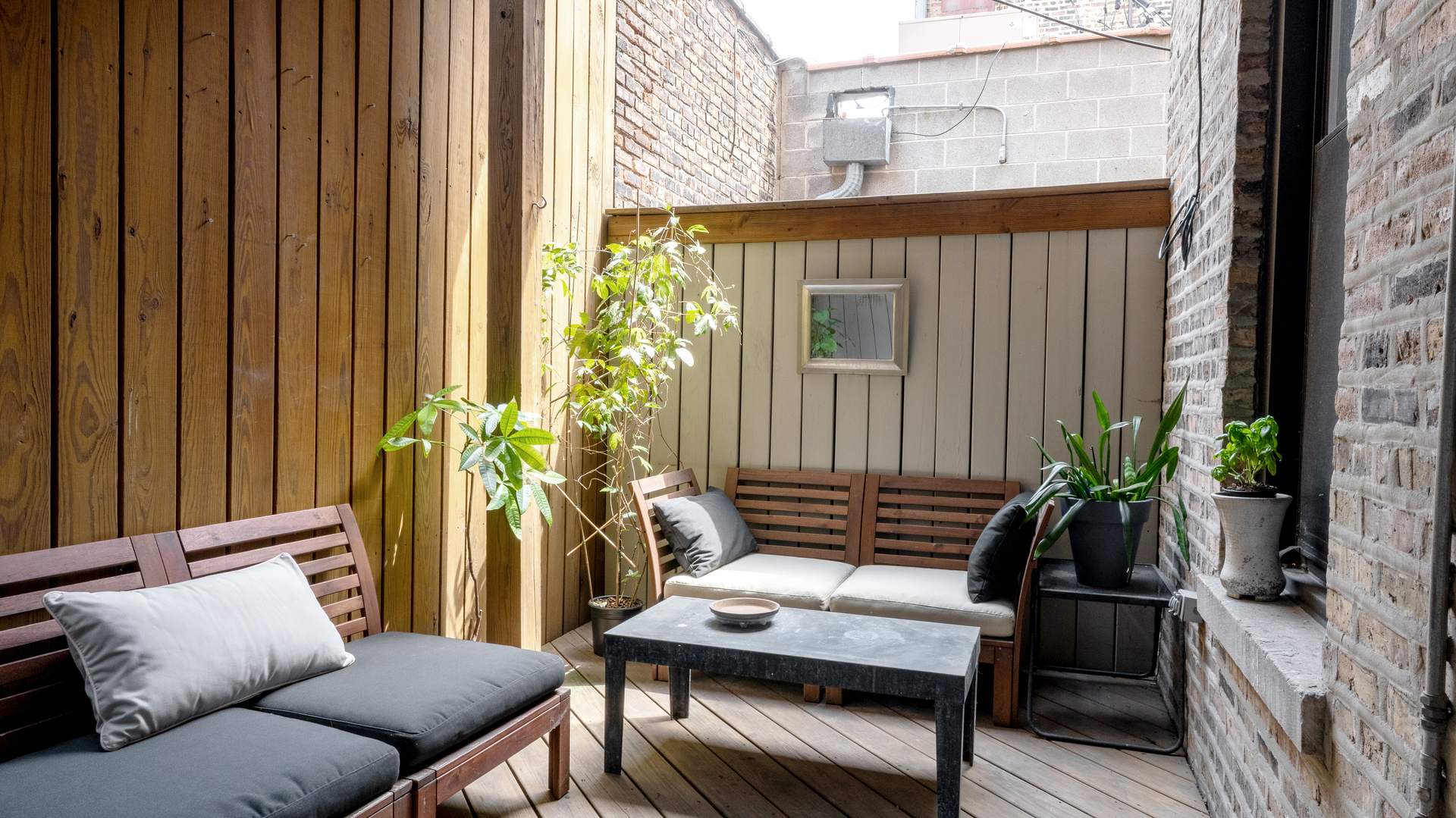 808 West Buckingham Place Chicago IL 60657