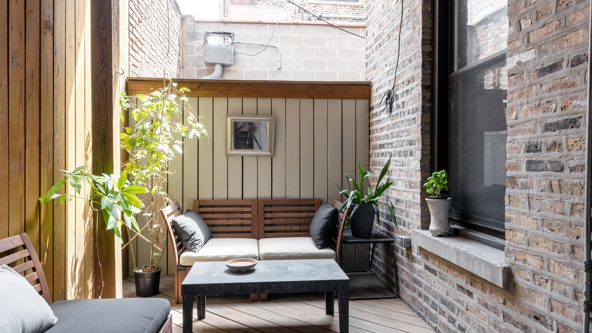 808 West Buckingham Place Chicago IL 60657