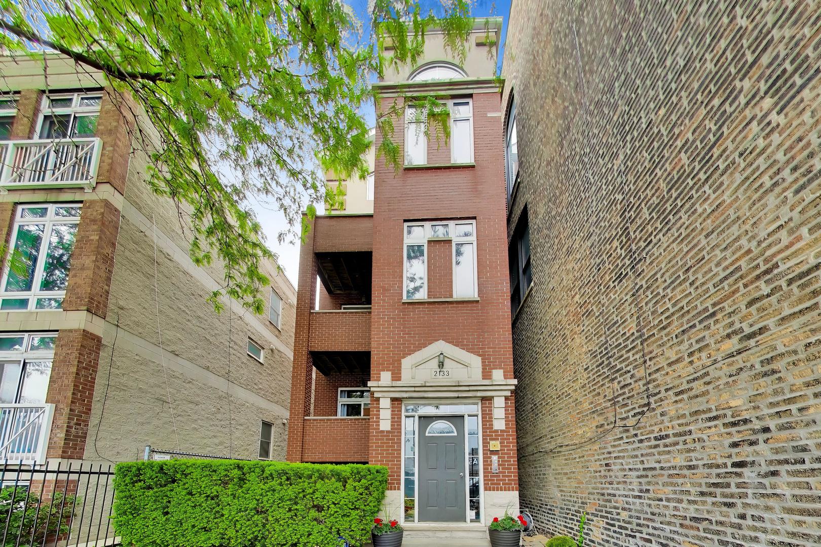 2133 North Southport Avenue Chicago IL 60614