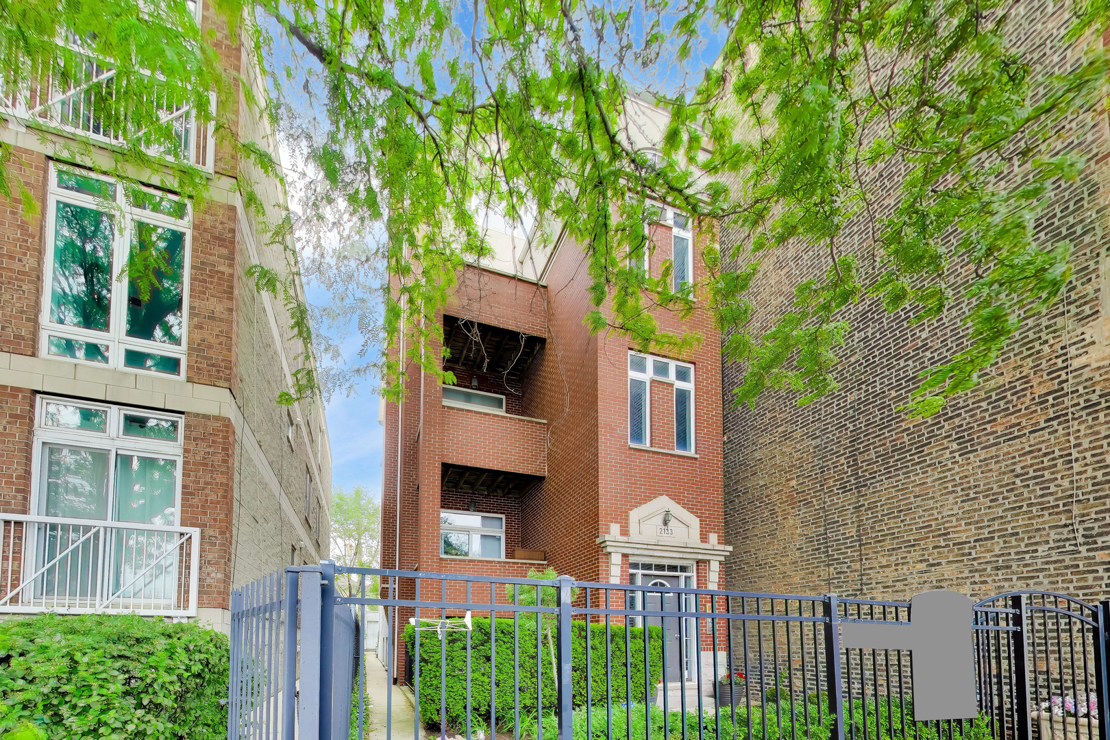 2133 North Southport Avenue Chicago IL 60614