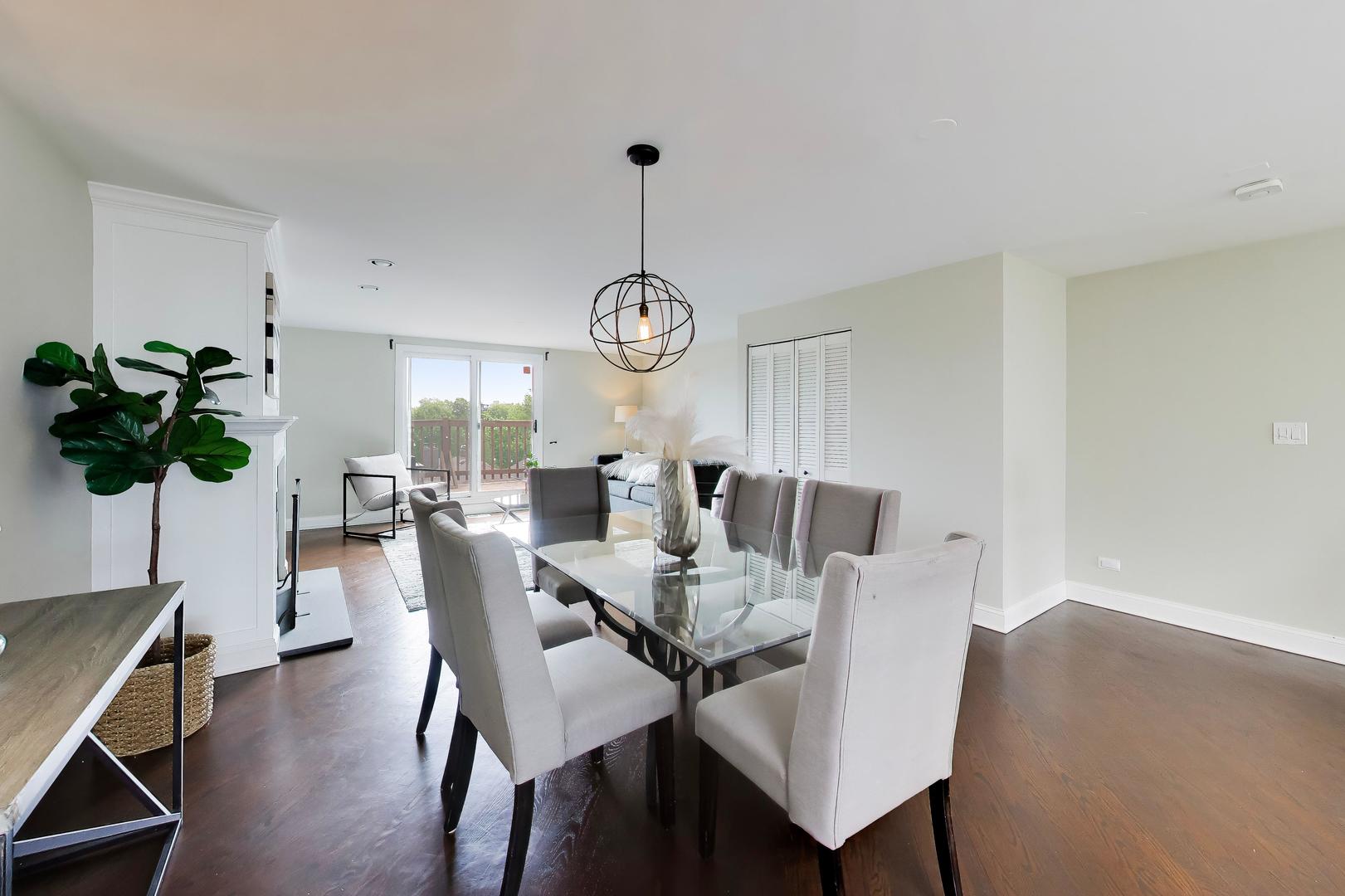 2133 North Southport Avenue Chicago IL 60614