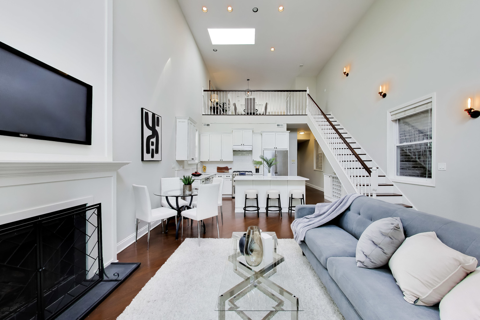 2133 North Southport Avenue Chicago IL 60614
