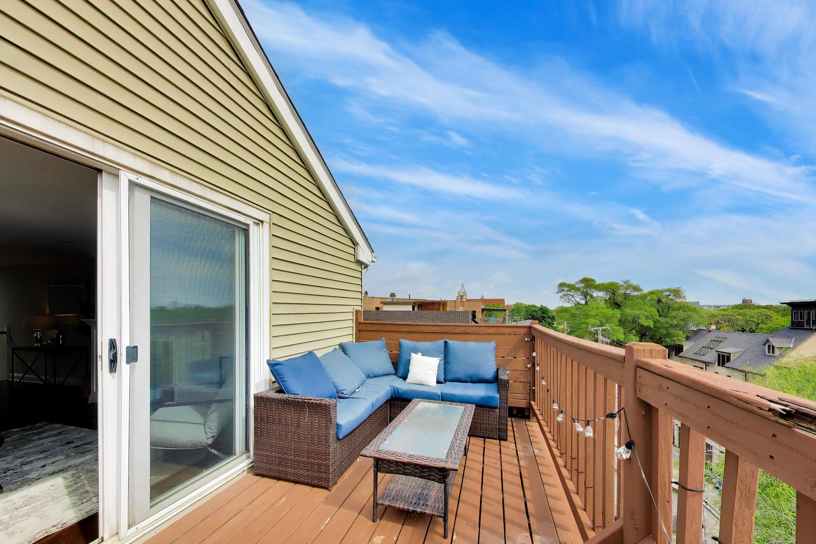 2133 North Southport Avenue Chicago IL 60614