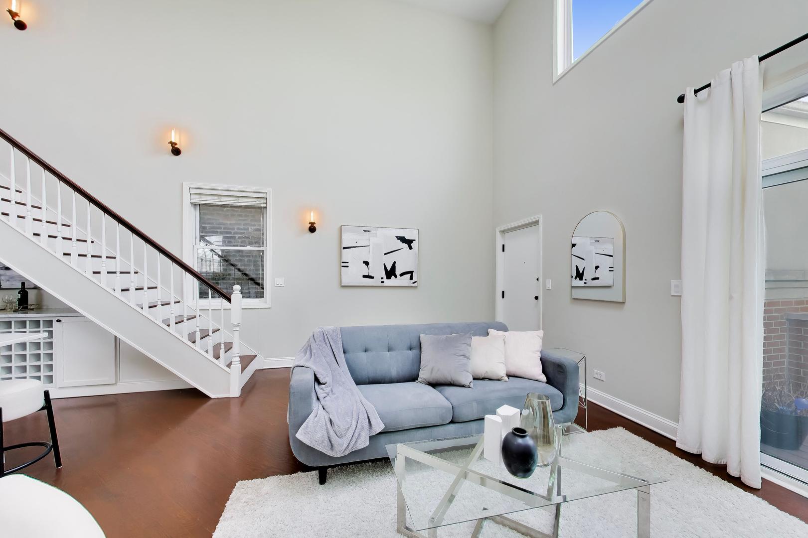 2133 North Southport Avenue Chicago IL 60614