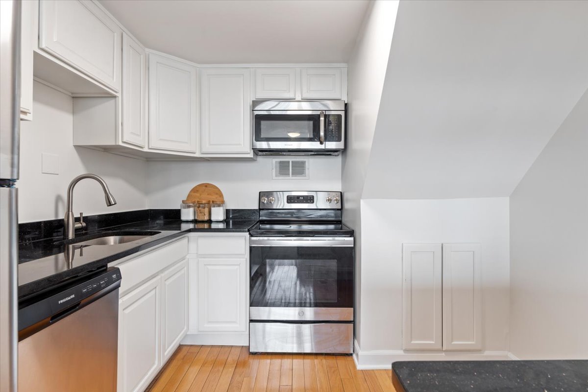 1221 North Dearborn Street Chicago IL 60610