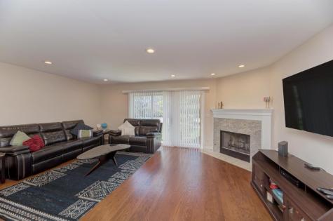 1679 West Ethans Glen Drive Palatine IL 60067