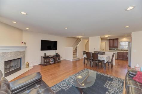 1679 West Ethans Glen Drive Palatine IL 60067