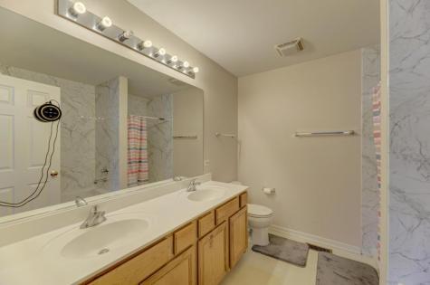 1679 West Ethans Glen Drive Palatine IL 60067