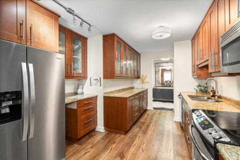 1405 East Central Road Arlington Heights IL 60005