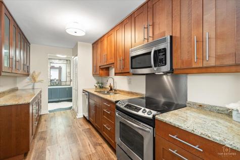 1405 East Central Road Arlington Heights IL 60005