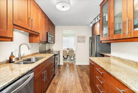1405 East Central Road Arlington Heights IL 60005