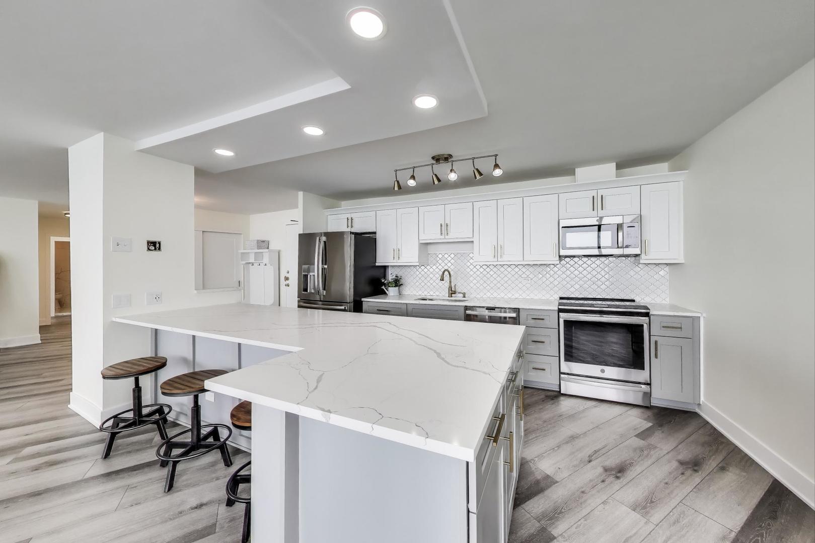 940 West Glenlake Avenue Chicago IL 60660