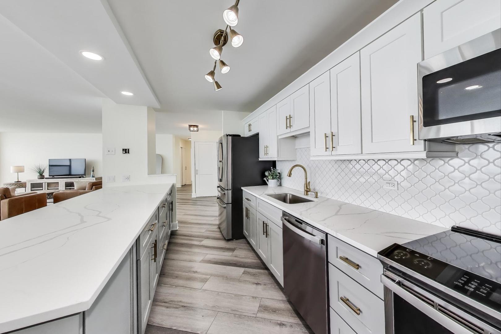 940 West Glenlake Avenue Chicago IL 60660