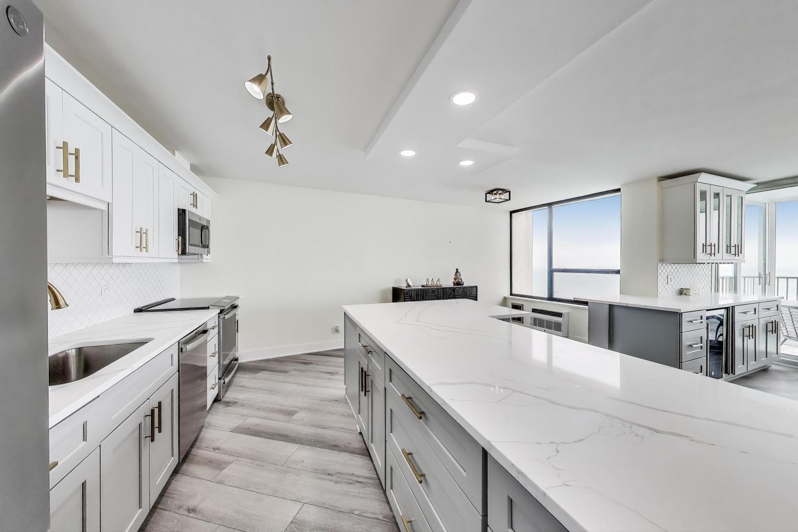 940 West Glenlake Avenue Chicago IL 60660
