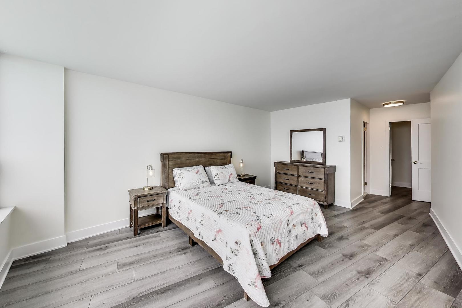 940 West Glenlake Avenue Chicago IL 60660