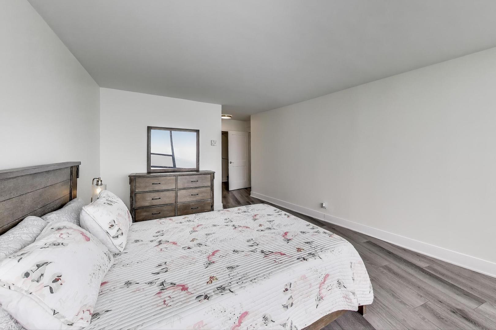 940 West Glenlake Avenue Chicago IL 60660