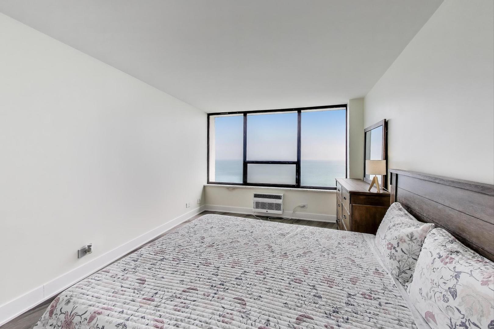 940 West Glenlake Avenue Chicago IL 60660
