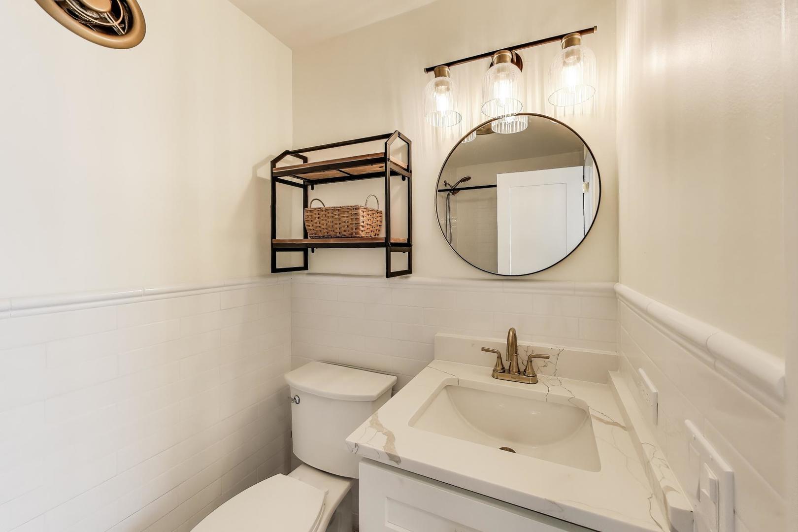 940 West Glenlake Avenue Chicago IL 60660