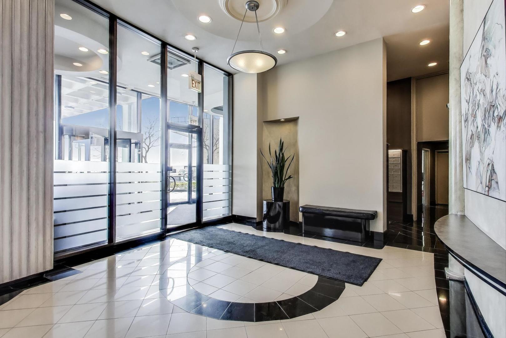 940 West Glenlake Avenue Chicago IL 60660