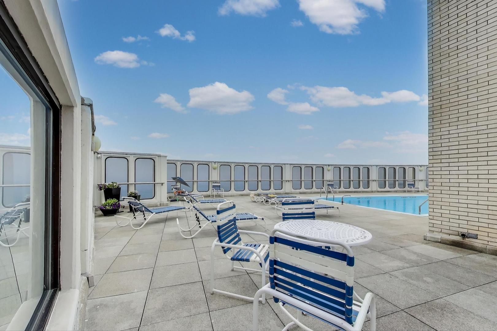 940 West Glenlake Avenue Chicago IL 60660