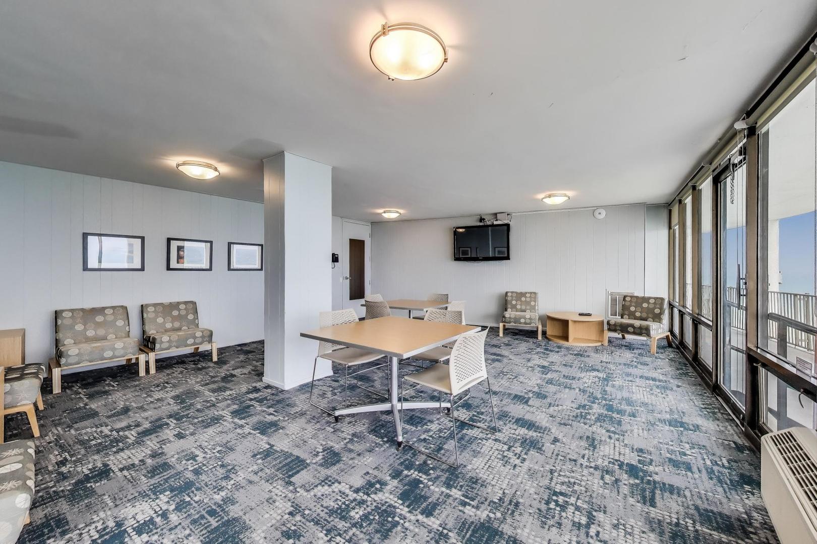 940 West Glenlake Avenue Chicago IL 60660