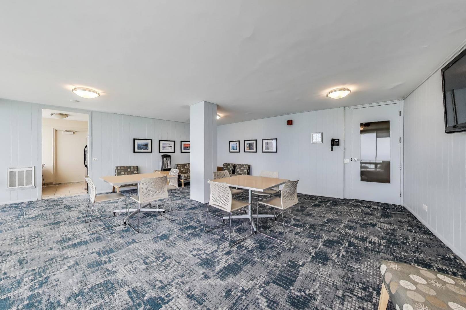 940 West Glenlake Avenue Chicago IL 60660