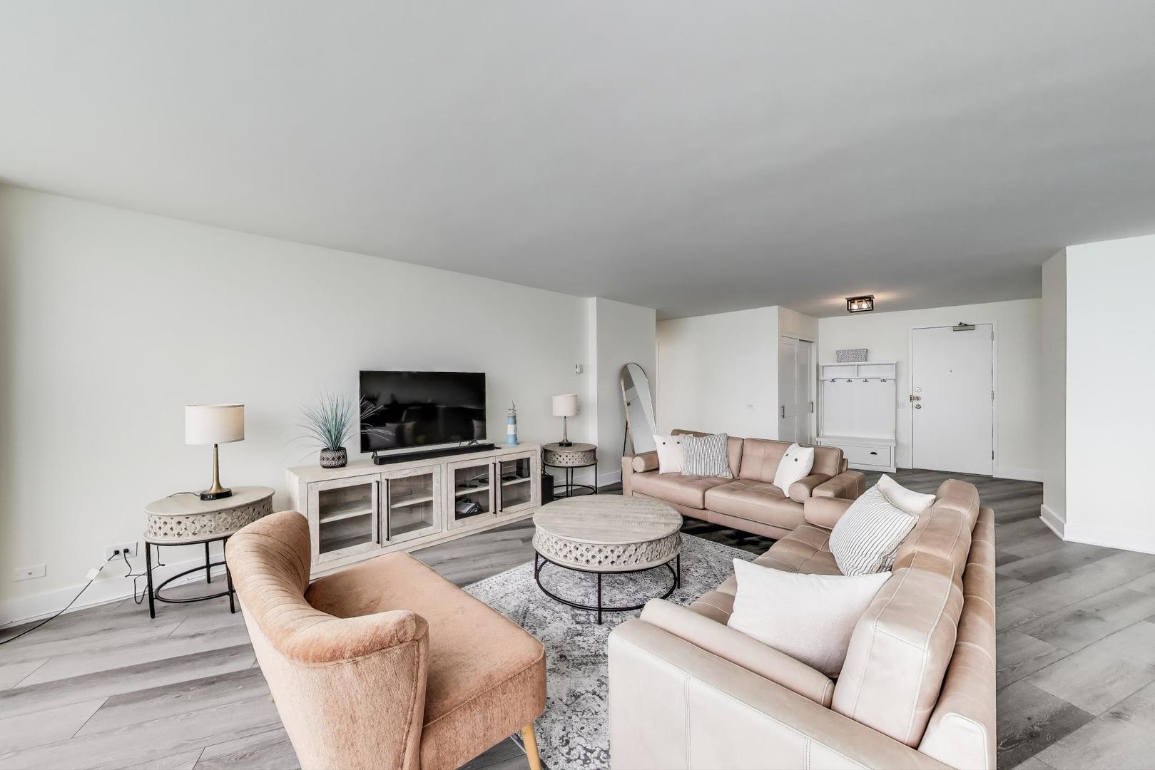 940 West Glenlake Avenue Chicago IL 60660