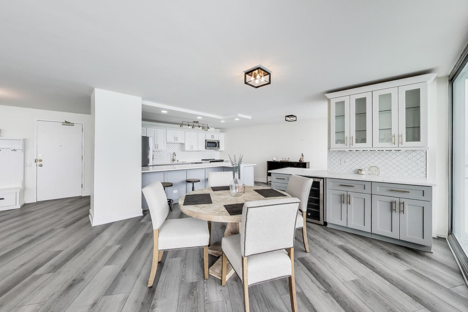 940 West Glenlake Avenue Chicago IL 60660