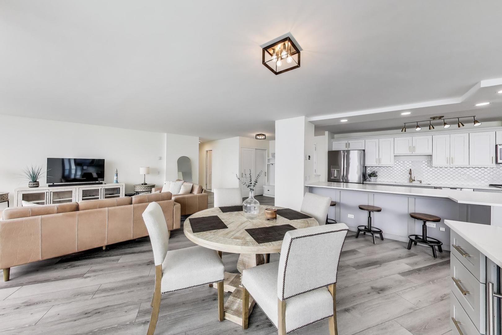 940 West Glenlake Avenue Chicago IL 60660