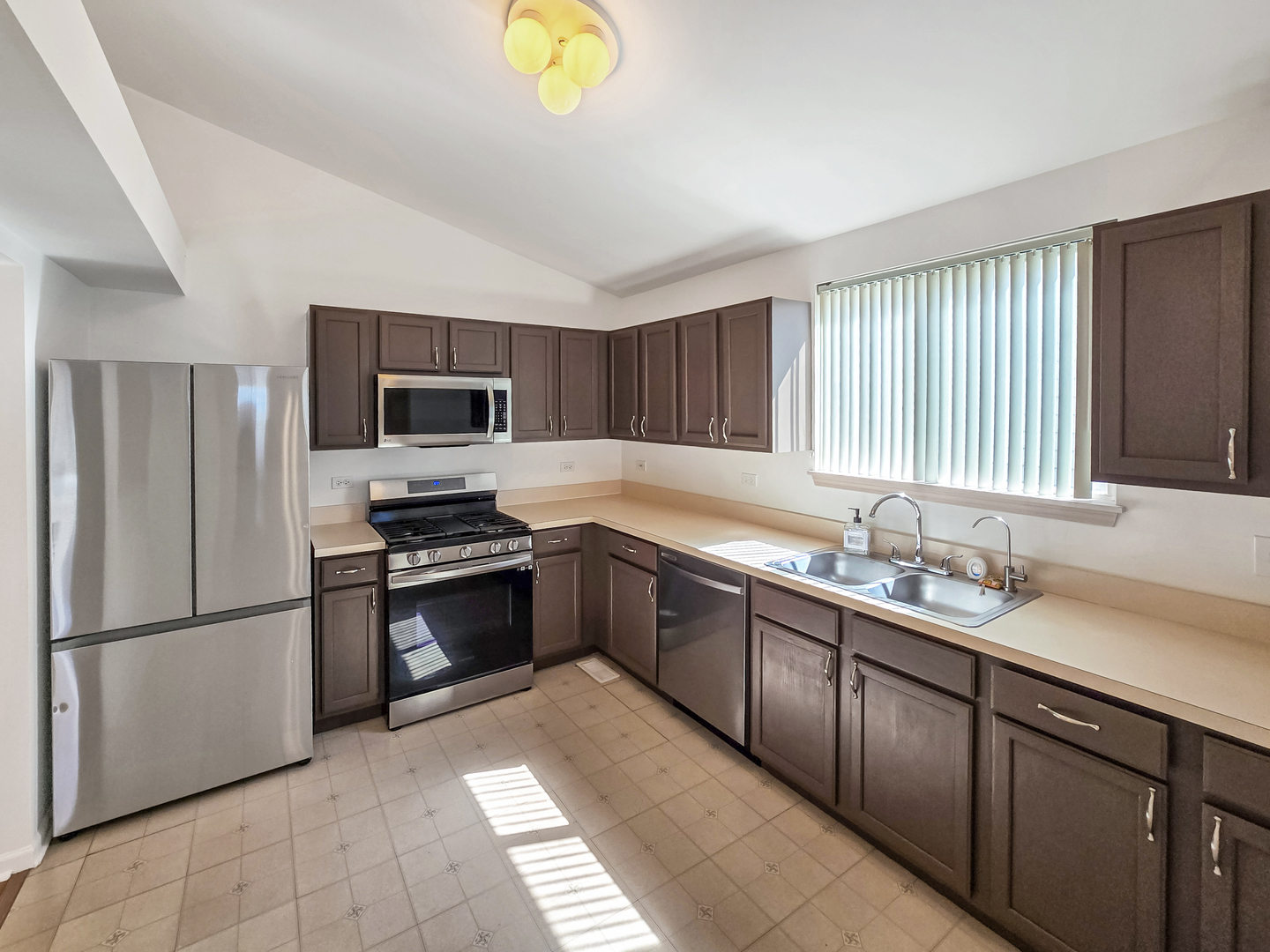 1041 Serendipity Drive Aurora IL 60504