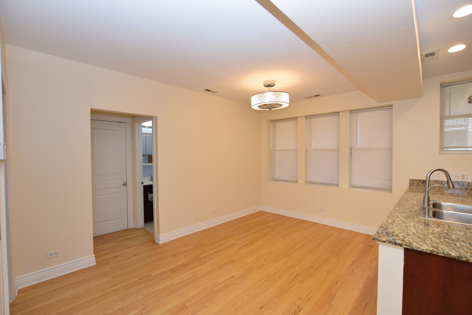 2840 West Glenlake Avenue Chicago IL 60659