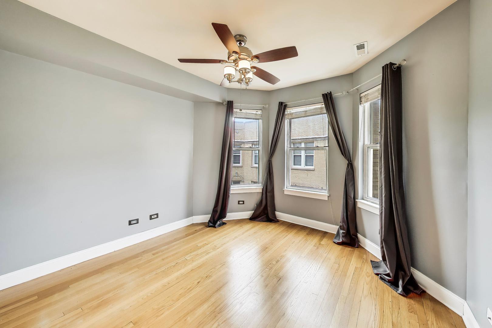 6813 North Lakewood Avenue Chicago IL 60626