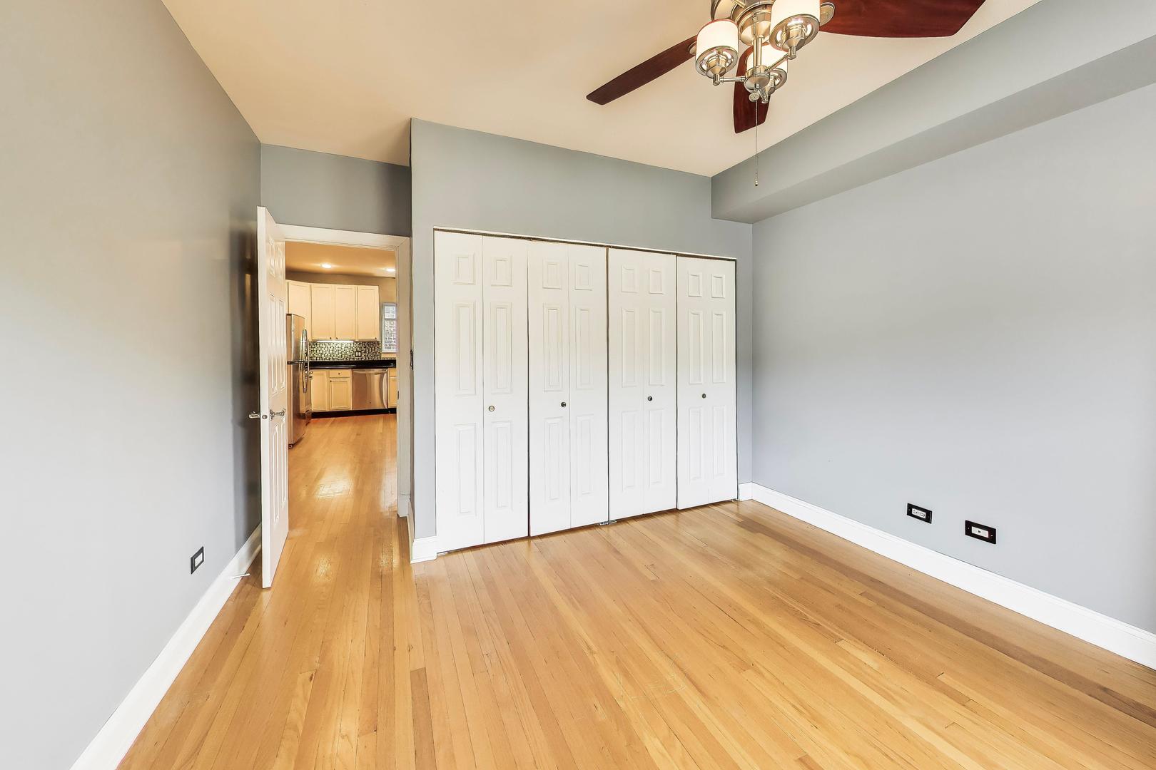 6813 North Lakewood Avenue Chicago IL 60626