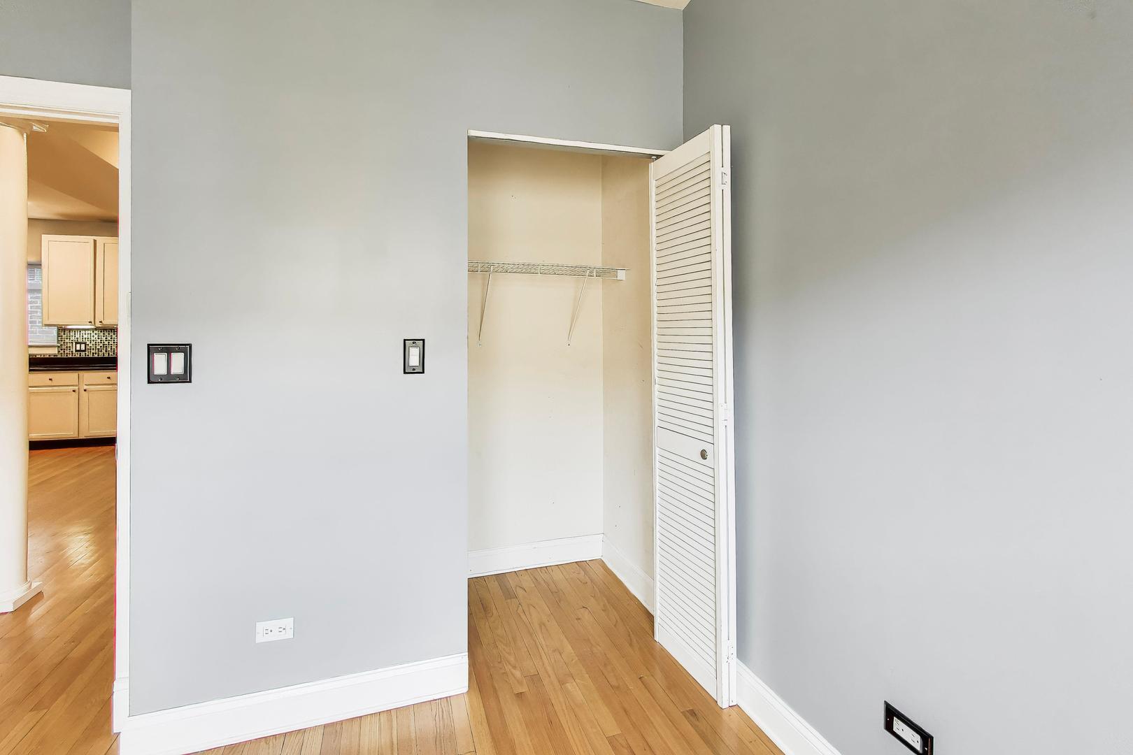 6813 North Lakewood Avenue Chicago IL 60626