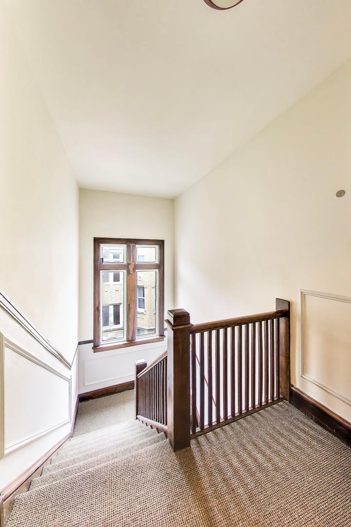 6813 North Lakewood Avenue Chicago IL 60626