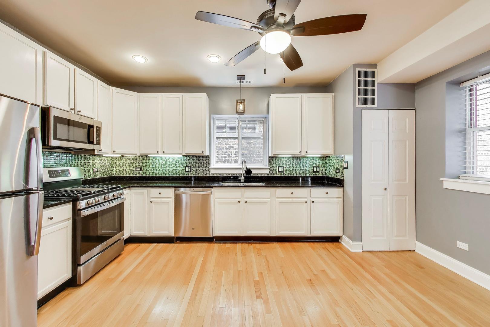 6813 North Lakewood Avenue Chicago IL 60626