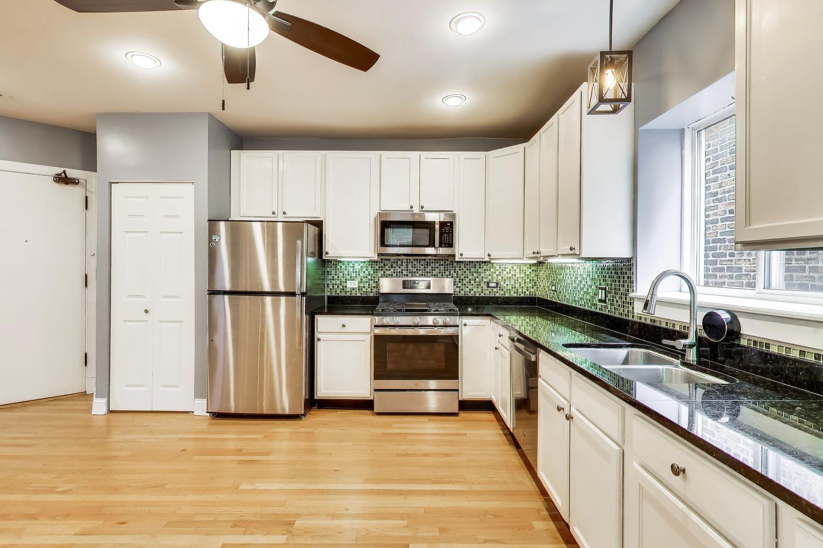 6813 North Lakewood Avenue Chicago IL 60626