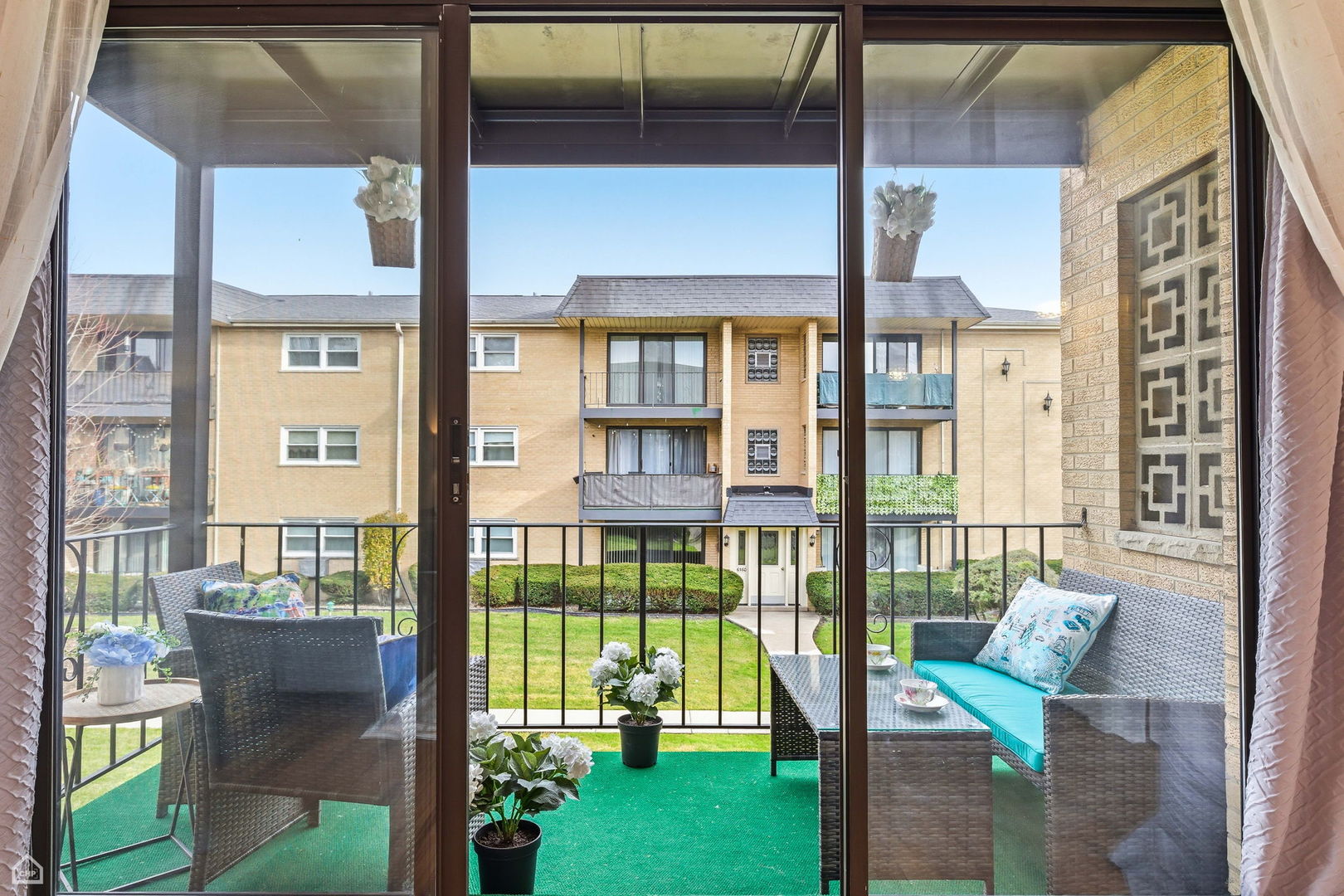 6568 West Roscoe Street Chicago IL 60634