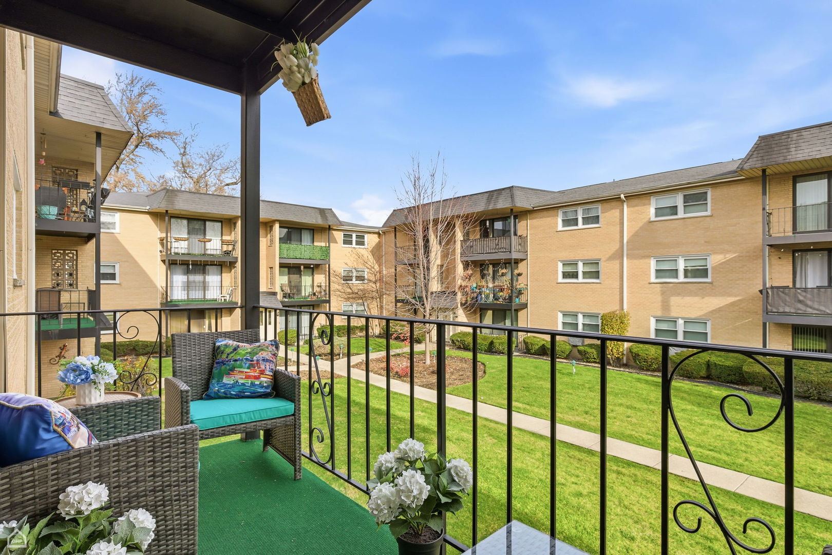 6568 West Roscoe Street Chicago IL 60634